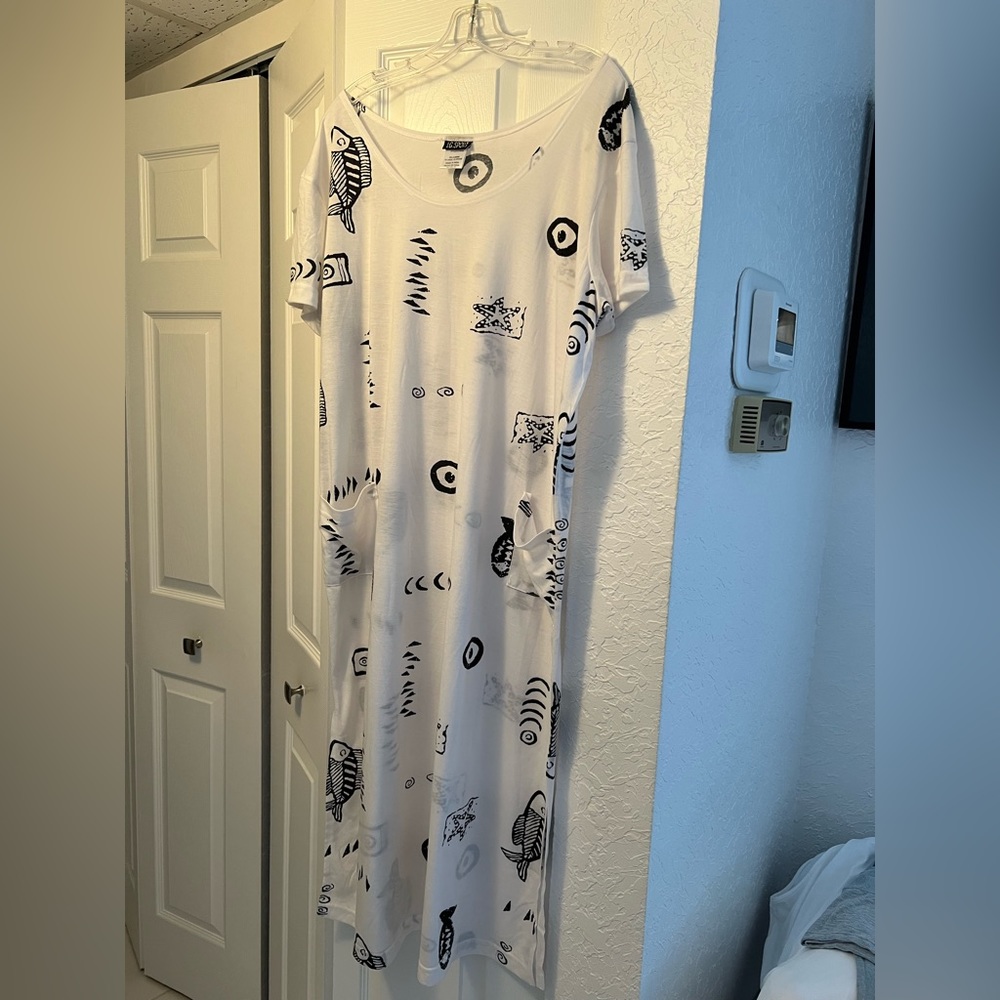 I.G. SPORT XX LARGE WHITE & BLACK PATTERNED MAXI DRESS